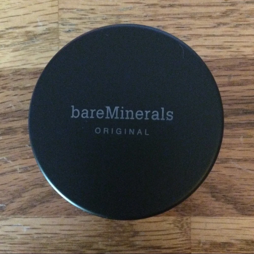 NWT BareMinerals Medium Foundation SPF 15 & Bag